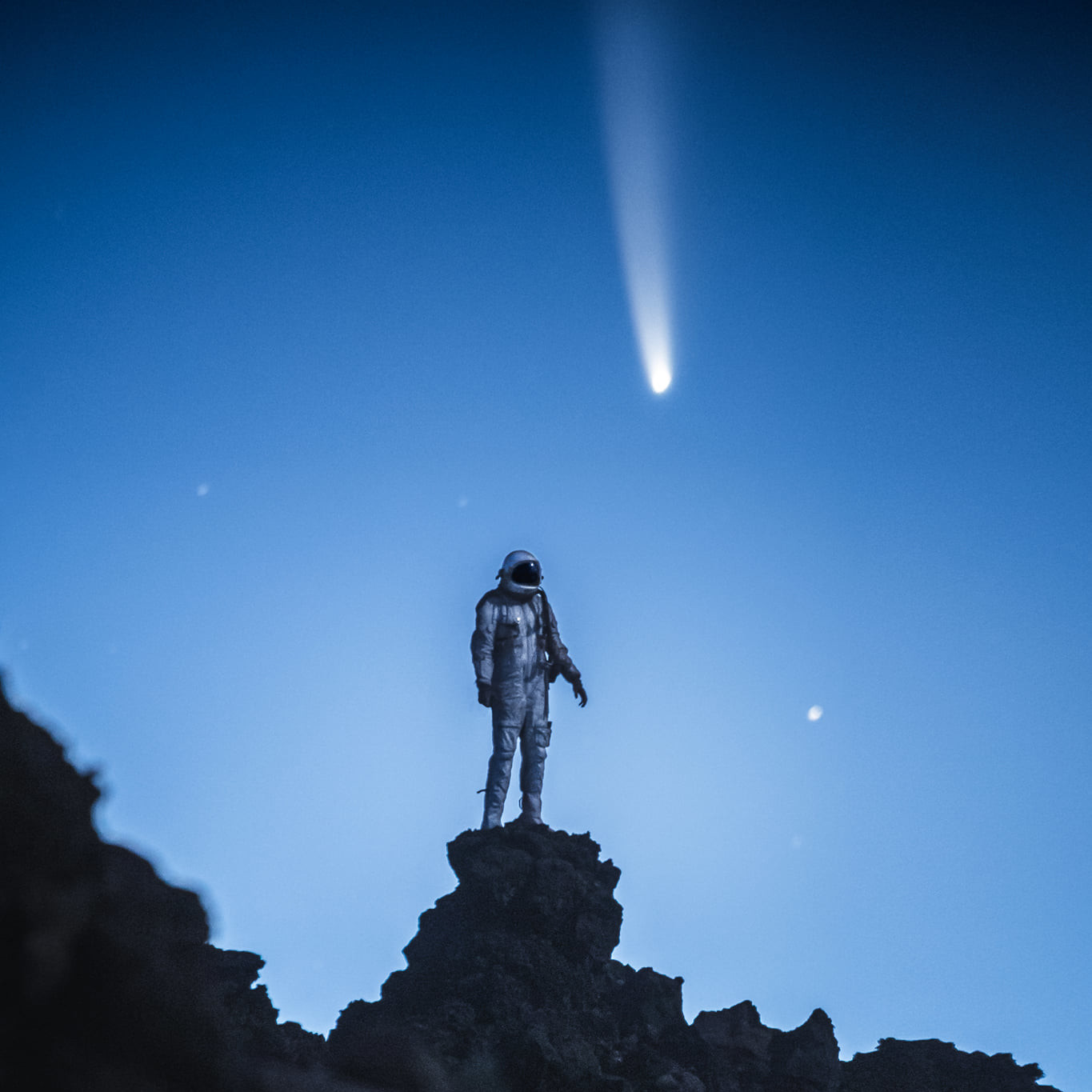 astronaut and neowise